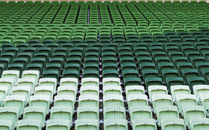 Tons diferentes de verde nas arquibancadas | 93mm equiv.; f4; 1/100; ISO 100