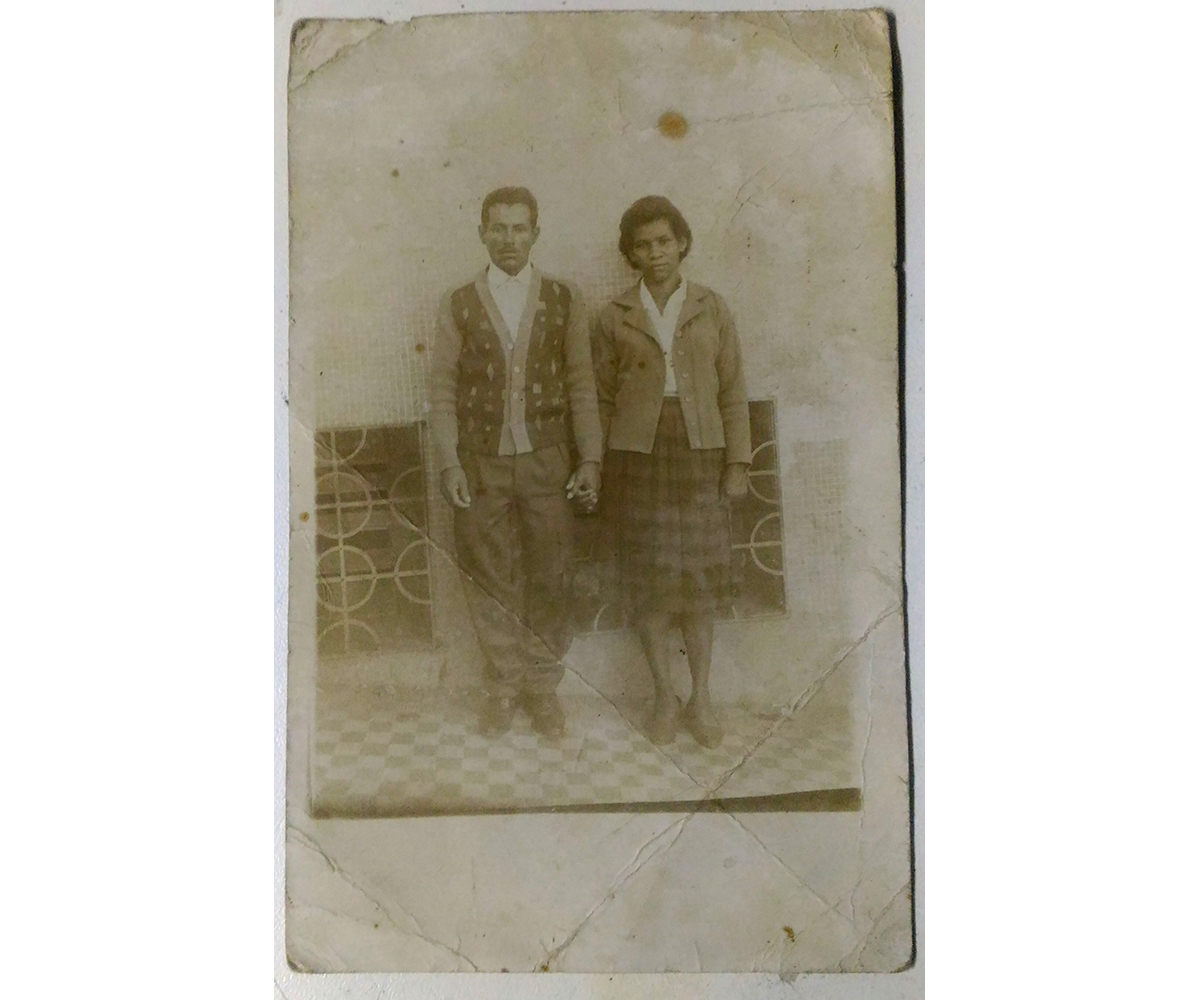 Primeiro passeio do casal em Santos - uma das raras fotos com minha mãe (ela detesta sair em fotografias, rsrsrs) - 1961 (autor desconhecido).