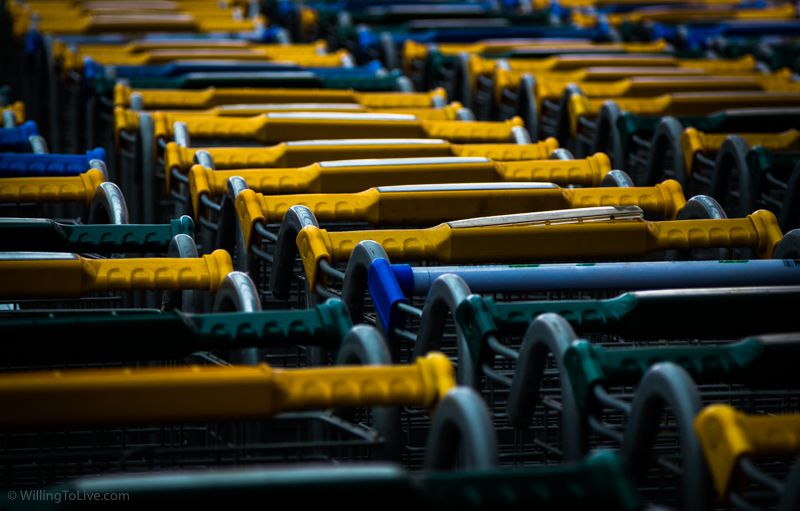 Colorful luggage carts | 16mm equiv.; f5,6; 1/800; ISO 100