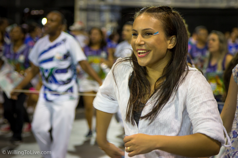 Dancing and happy | ISO 800; 168mm equiv.; f/4; 1/160s