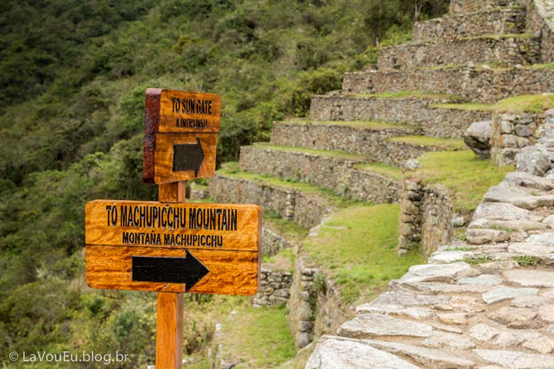 Montanha Machu Picchu, lá vou eu! As placas do parque vão te ajudar a chagar na entrada da sua montanha.