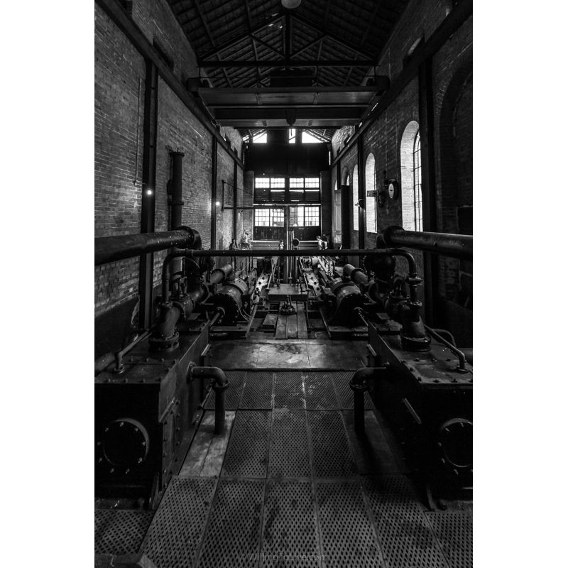 Machines | 16mm equiv.; f5,6; 1/30; ISO 500 Machines | 16mm equiv.; f5,6; 1/30; ISO 500
