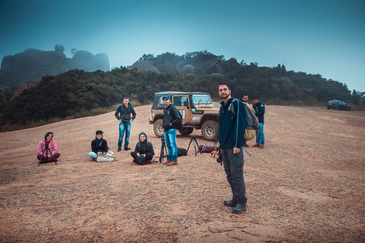 Fotografia do <a href="https://www.instagram.com/alessandrofelippe/" title="Alessandro" target="_blank">Alessandro</a>. Parte do pessoal já na Pedra Grande durante o primeiro dia.