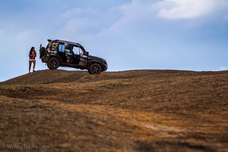 Another jeep at Pedra Grande. Not too much people when we were there, but sometimes it can get more crowded | ISO 100; 168mm equiv.; f/4; 1/640s