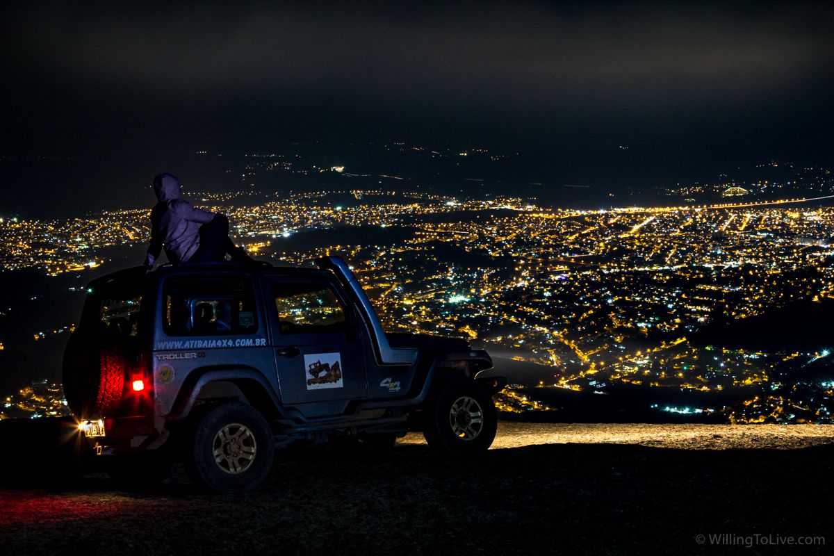 Our night view from Atibaia with the help of the jeep and Paola | ISO 400; 56mm equiv.; f/11; 30s
